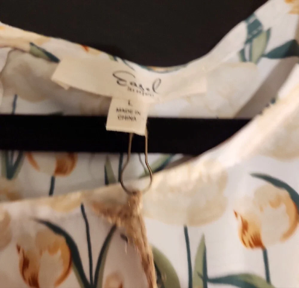 Easel Women's Cream Yellow Floral Short Sleeve Blouse Size Large NWT - Picture 6 of 8
